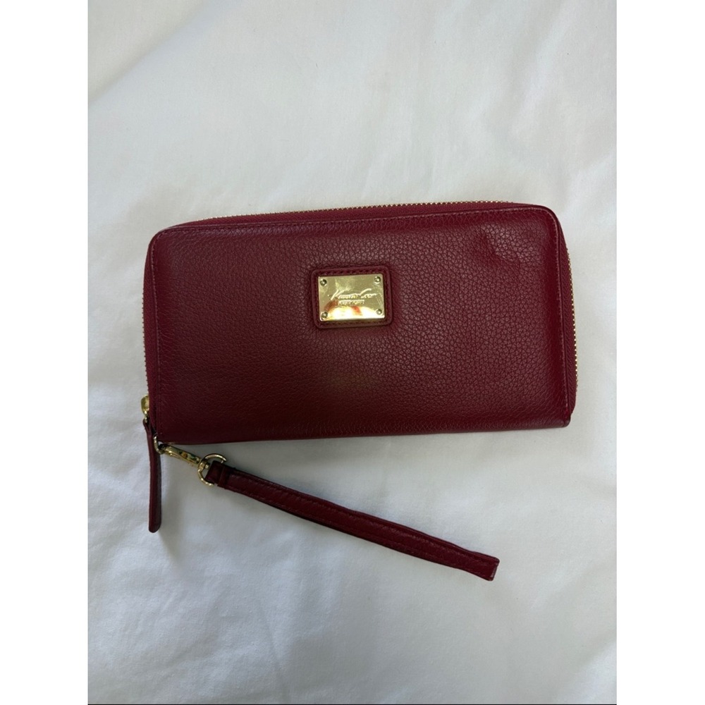 Kenneth Cole Wristlet Wallet OS Red Pebbled Faux Leather Zip Around Gold Logo